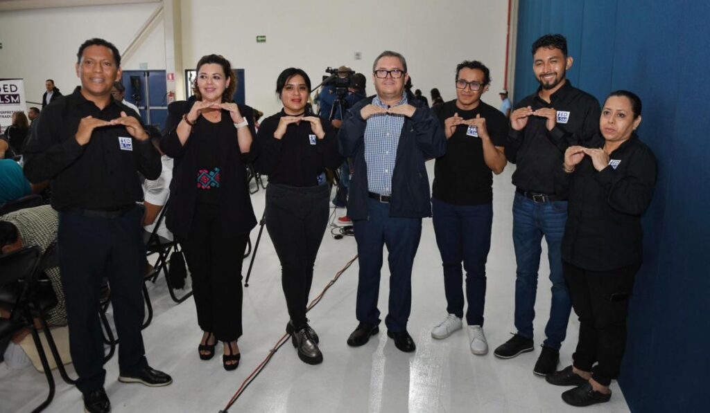 El rector Oswaldo Chacón destacó la responsabilidad de las universidades para adaptarse a las necesidades de personas con discapacidad.