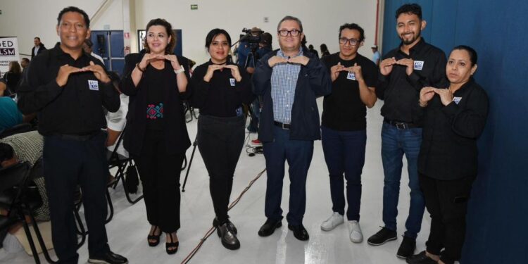 El rector Oswaldo Chacón destacó la responsabilidad de las universidades para adaptarse a las necesidades de personas con discapacidad.