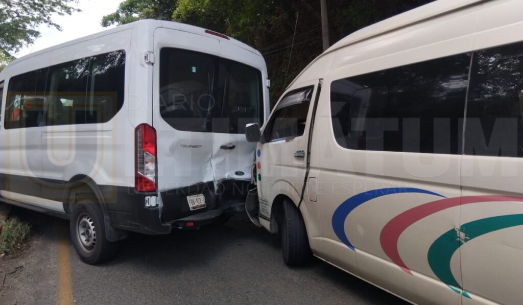 Una mujer fue hospitalizada y un menor resultó herido en un percance vial en Tapachula.
