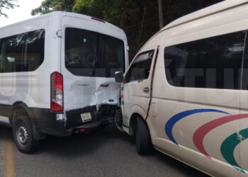 Una mujer fue hospitalizada y un menor resultó herido en un percance vial en Tapachula.