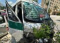 Colectivo se estrelló contra un árbol tras ser impactado por una camioneta en el Periférico Sur.