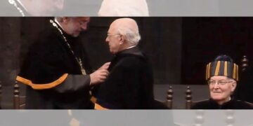 Con la lectura de Firmamento, el último poema de Atmósferas, negaciones, la palabra venció al tiempo y la poesía iluminó la duda.