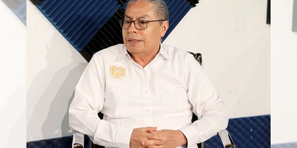 El rector Oswaldo Chacón ha marcado un antes y un después dentro de la UNACH, por su experiencia, capacidad, formación, trayectoria, carisma y liderazgo, precisó el director académico de la institución.
