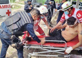 Dos sujetos atacaron a un hombre que caminaba por la colonia; está grave.