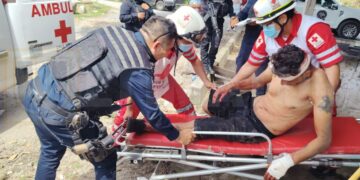 Dos sujetos atacaron a un hombre que caminaba por la colonia; está grave.