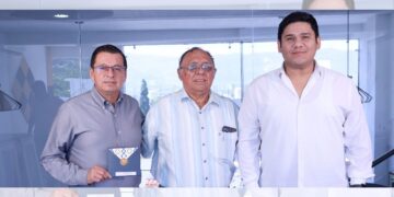 El maestro historiador, con 47 años de trayectoria dentro de la UNACH, consideró que a partir de ahora cada paso que dé un universitario, un funcionario, un trabajador, un estudiante debe estar enfocado a hacer valer, en los hechos, este concepto.