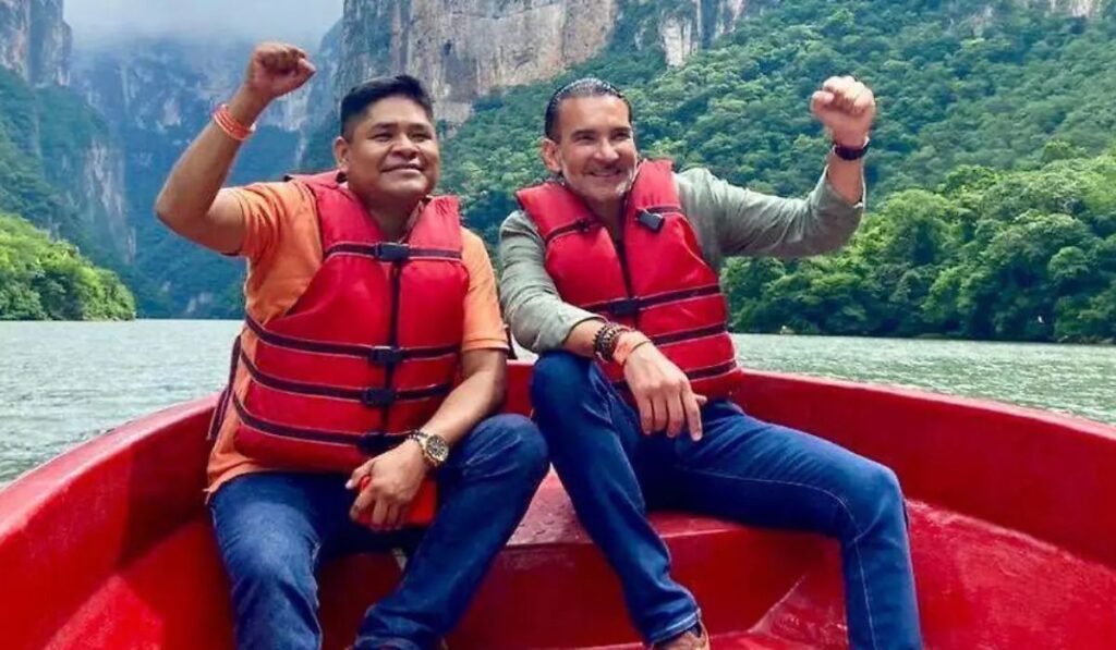 El Cantante y ganador de La Academia rindió protesta como suplente de Luis Armando Melgar.