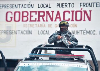 Tras el reciente enfrentamiento en la frontera entre el Grupo de Reacción Inmediata Pakal y presuntos integrantes de una célula delictiva, así como un ataque previo a elementos de la Policía Estatal, el gobierno federal ordenó el despliegue de aproximadamente 10 mil elementos del Ejército Mexicano en Chiapas, con el objetivo de blindar la franja limítrofe con Guatemala.