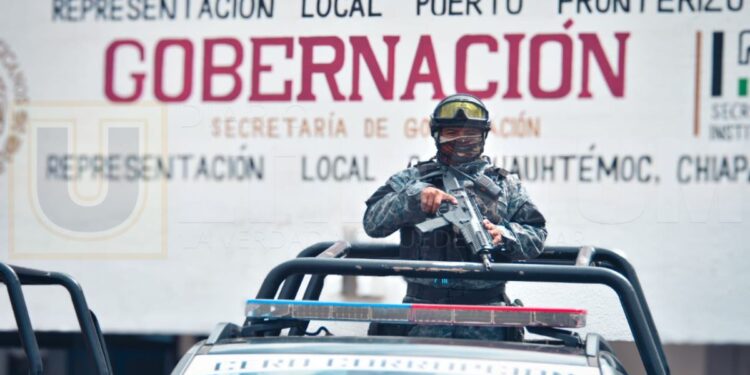 Tras el reciente enfrentamiento en la frontera entre el Grupo de Reacción Inmediata Pakal y presuntos integrantes de una célula delictiva, así como un ataque previo a elementos de la Policía Estatal, el gobierno federal ordenó el despliegue de aproximadamente 10 mil elementos del Ejército Mexicano en Chiapas, con el objetivo de blindar la franja limítrofe con Guatemala.