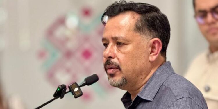 Mario Guillén planteó reconocer cada año a quienes defiendan derechos humanos y la paz.