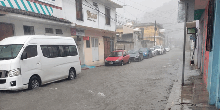 Las intensas precipitaciones registradas la tarde de ayer, provocaron esta y otras afectaciones.