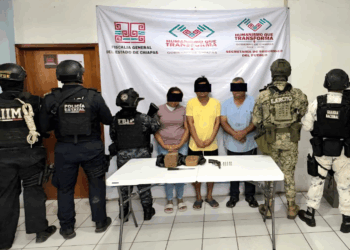 detenidos narcóticos armas fuego Nuevo Amatenango, operativo interinstitucional Chiapas, seguridad fronteriza México, intervención fuerzas de seguridad, combate al narcotráfico Chiapas, aplicación Ley Federal de Armas de Fuego, patrullajes preventivos Chiapas, respuesta gubernamental seguridad, impacto social crimen organizado, medidas contra tráfico de drogas, control territorial frontera sur, acciones de seguridad pública, coordinación interinstitucional seguridad, impacto en seguridad regional, intervención policial Chiapas, refuerzo seguridad estatal, estrategia de seguridad México, justicia y seguridad Chiapas, medidas de protección ciudadana, vigilancia en zonas fronterizas