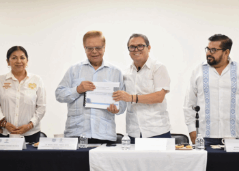 El rector Oswaldo Chacón Rojas, entregó el Informe sobre el avance de los procesos. 