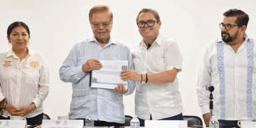 El rector Oswaldo Chacón Rojas, entregó el Informe sobre el avance de los procesos. 