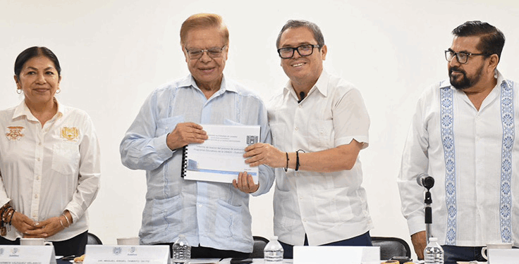 El rector Oswaldo Chacón Rojas, entregó el Informe sobre el avance de los procesos. 