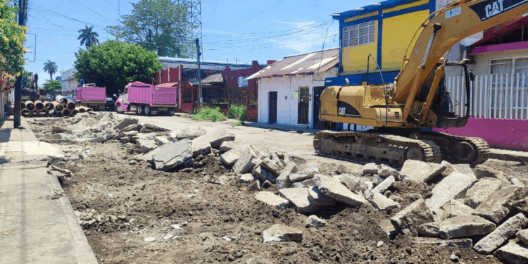 Acusan a Ayuntamiento de Tapachula de contratar constructoras sin supervisión adecuada