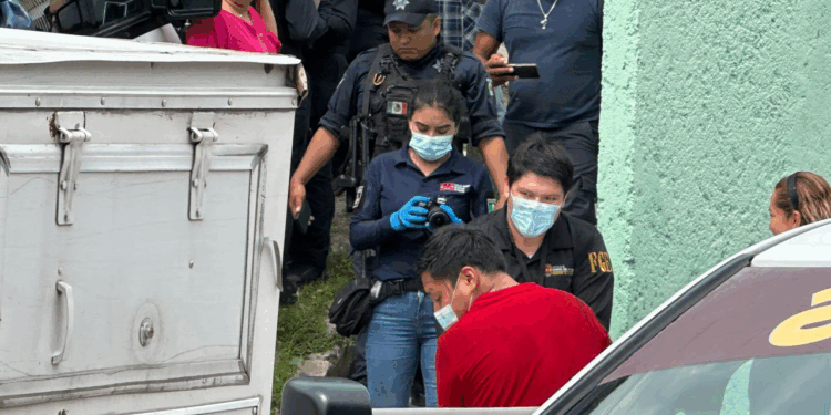 Autoridades investigan a su pareja sentimental como principal sospechoso del crimen.