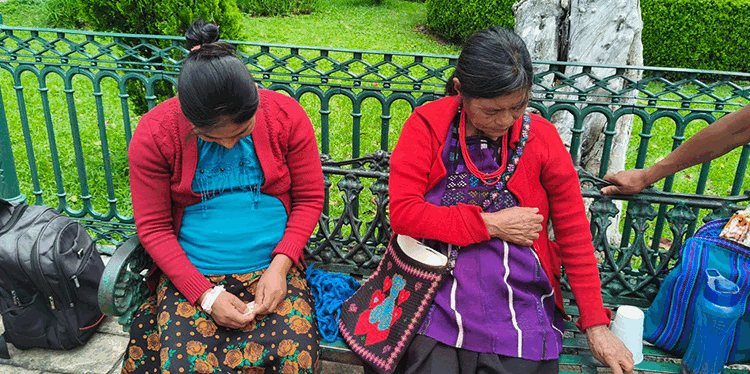 Cuando pretendía ir al baño, le fue negado el reingreso al hospital por el guardia de seguridad.