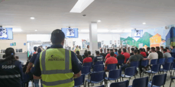 Guatemala recibió a cientos de personas en vuelos desde EE. UU.; la mayoría eran hombres adultos.