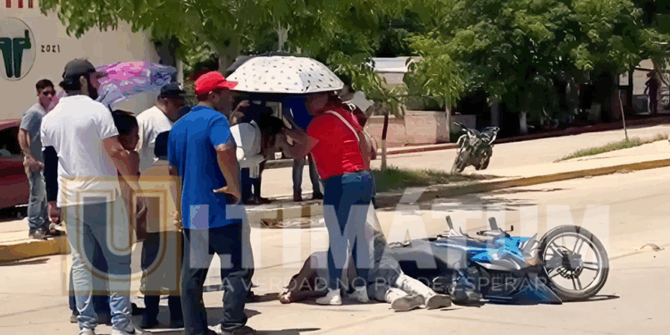 El joven fue hospitalizado con lesiones en cabeza y cuello tras el impacto en Cintalapa.