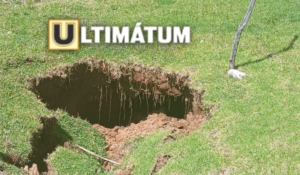 El hundimiento se reportó en Saclamanton; autoridades acordonaron la zona y piden presencia de especialistas.