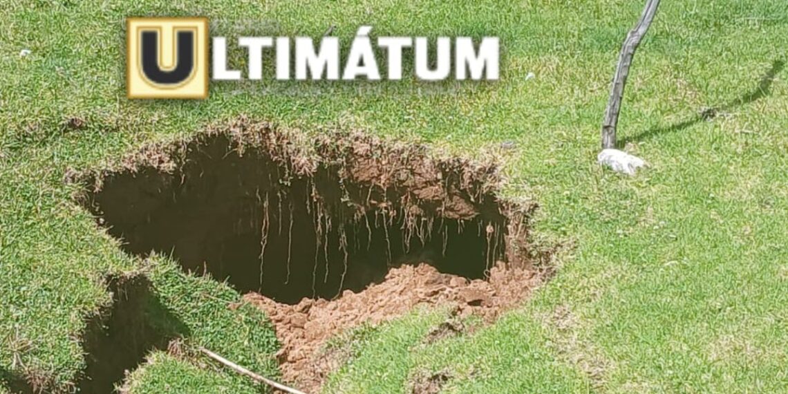 El hundimiento se reportó en Saclamanton; autoridades acordonaron la zona y piden presencia de especialistas.