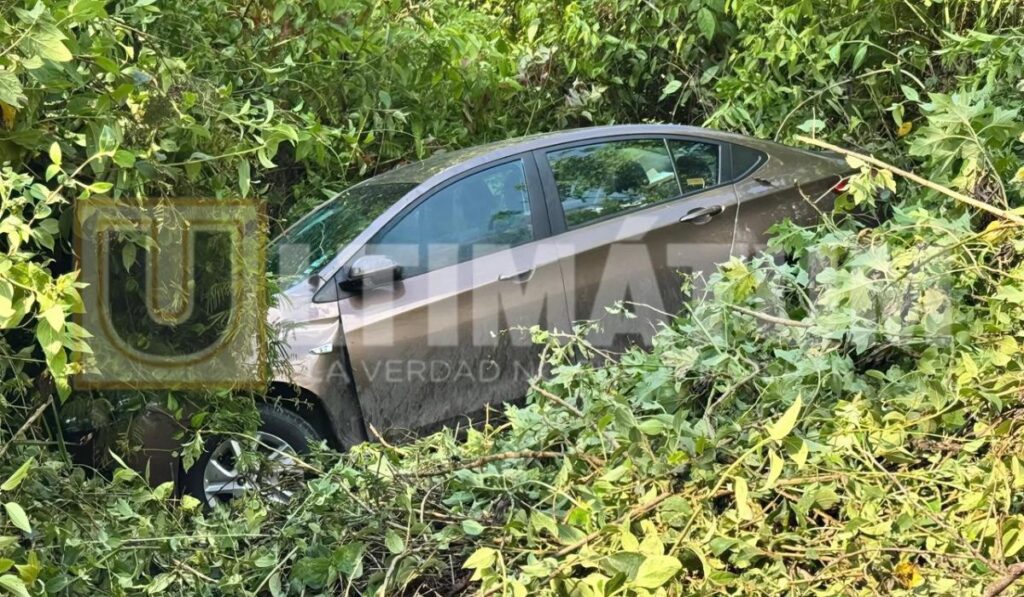 El piloto y copiloto resultaron ilesos del accidente.