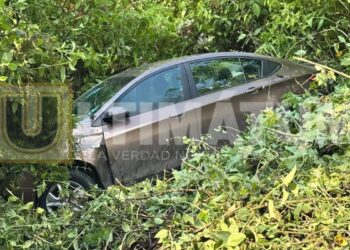 El piloto y copiloto resultaron ilesos del accidente.