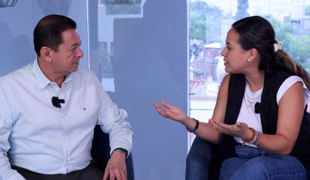 Precisó que en el Congreso del Estado se trabaja en equipo y se escuchan las iniciativas que la propia sociedad impulsa para convertirlas en marco legal