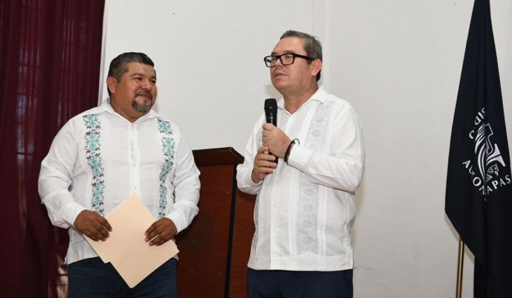 Oswaldo Chacón realiza intensa gira de trabajo en Palenque y Catazajá.