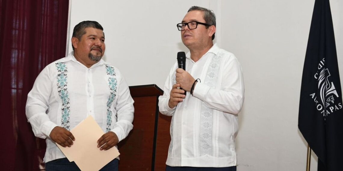 Oswaldo Chacón realiza intensa gira de trabajo en Palenque y Catazajá.