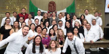 El Congreso de Chiapas reconoció el legado educativo y científico de la universidad.