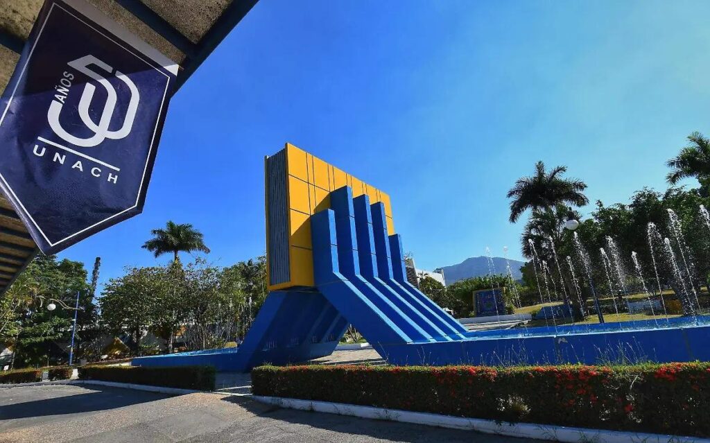 Derecho y Arquitectura concentran más solicitudes de estudiantes para continuar estudios