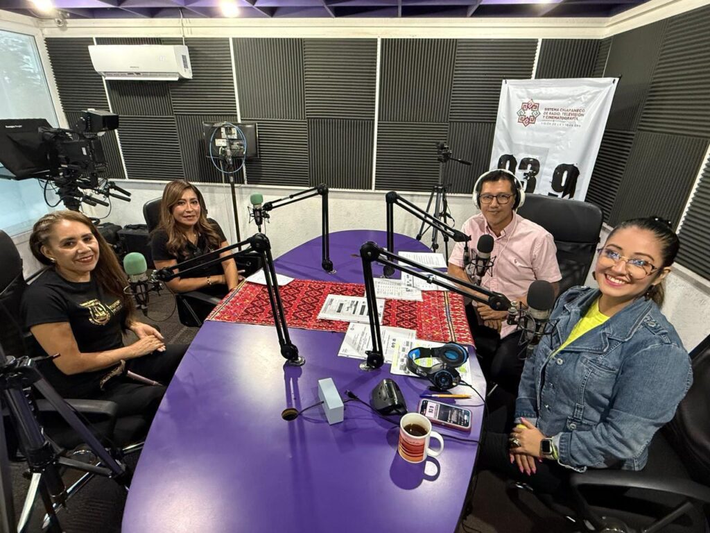 Defensoras públicas resuelven dudas y promueven asesoría y defensa legal gratuita por el radio.