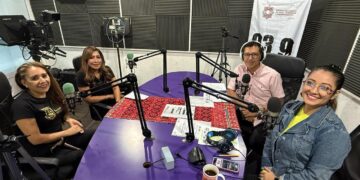 Defensoras públicas resuelven dudas y promueven asesoría y defensa legal gratuita por el radio.