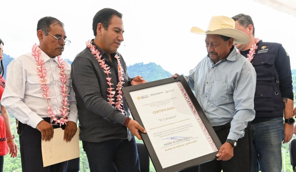 Gobernador entregó certificado y ofreció respaldo a conservación y conectividad.