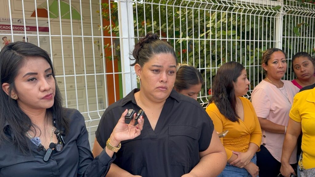 Padres del kínder Leona Vicario exigieron rendición de cuentas por dinero de clausura.
