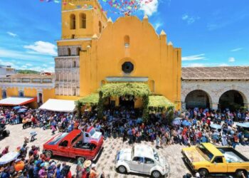 Prohíben narcocorridos y exhibicionismo en desfile de feria en Comitán.