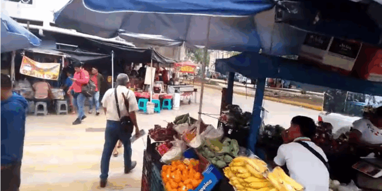 Comerciantes formales denuncian pagos ilegales y amenazas de enfrentamiento en San Juan.