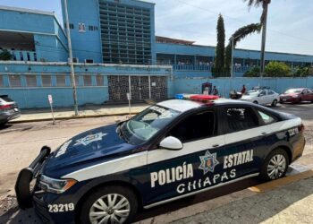 Los artefactos estaban dentro de un aula de la Preparatoria No. 1; un alumno resultó con molestias auditivas, padres exigieron medidas.