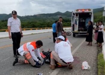 El joven no portaba casco y fue trasladado grave a Cintalapa tras el percance.
