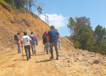 Llevó a cabo la apertura de caminos en la comunidad de San Isidro Liquidanbar