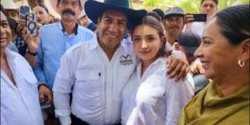 La alcaldesa acompañó al gobernador del estado, Eduardo Ramírez. 