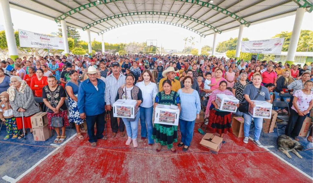 Benefician a mujeres de tres ejidos con 850 paquetes del programa Familias Productivas en Villaflores.