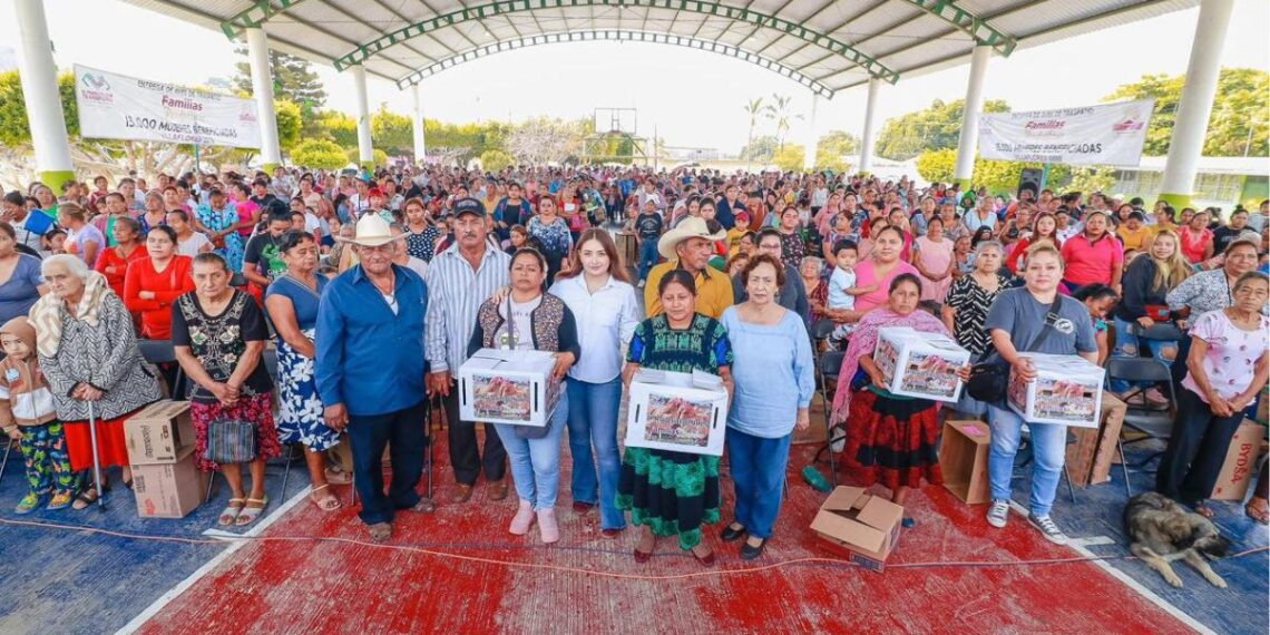 Benefician a mujeres de tres ejidos con 850 paquetes del programa Familias Productivas en Villaflores.