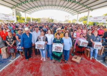 Benefician a mujeres de tres ejidos con 850 paquetes del programa Familias Productivas en Villaflores.