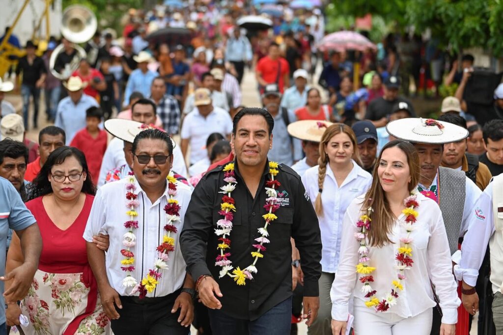 Inauguró carretera y llevó brigadas médicas a comunidades apartadas del municipio.