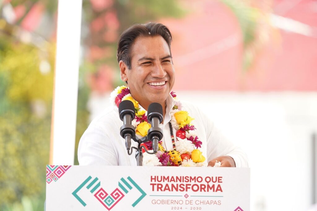 El gobernador entregó apoyos, obras y atención médica comunitaria.