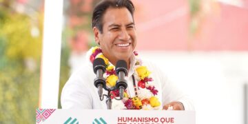 El gobernador entregó apoyos, obras y atención médica comunitaria.