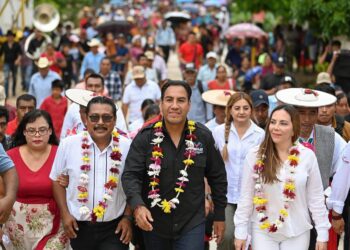 Inauguró carretera y llevó brigadas médicas a comunidades apartadas del municipio.